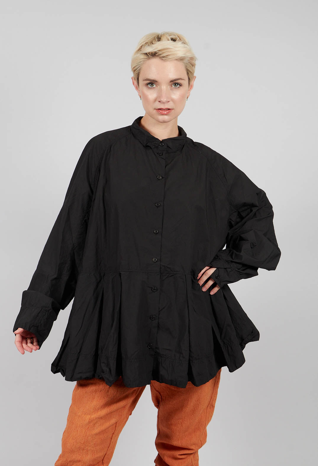 Relaxed Fit Blouse in Black - 2530401