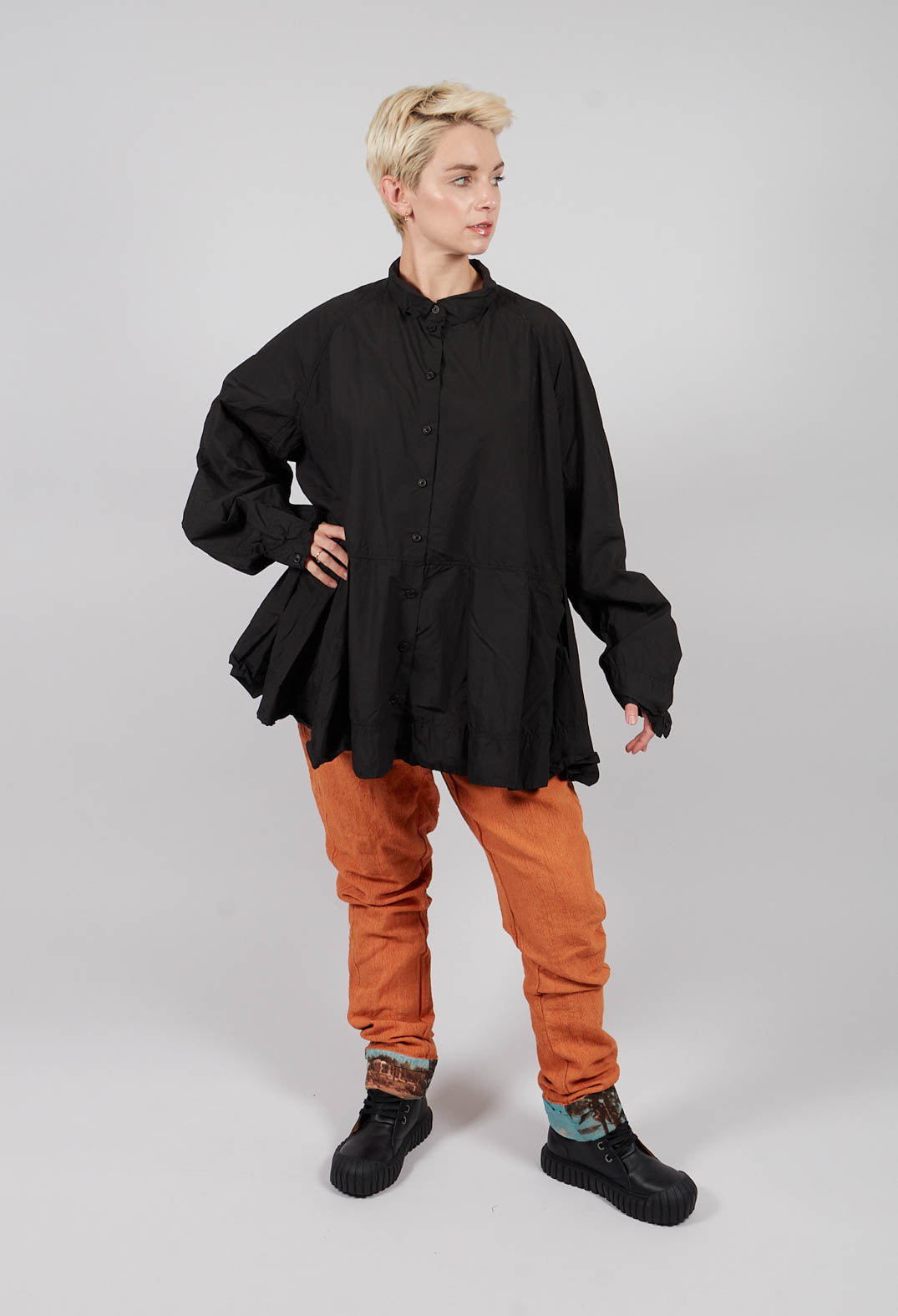 Relaxed Fit Blouse in Black - 2530401
