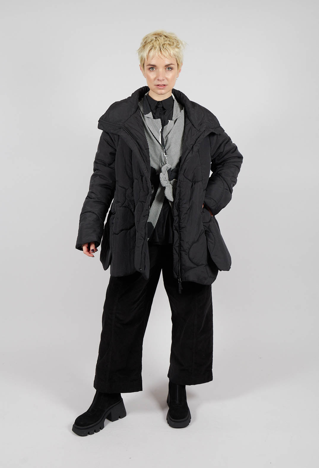 Quilted Tulip Jacket in Black - 3191104