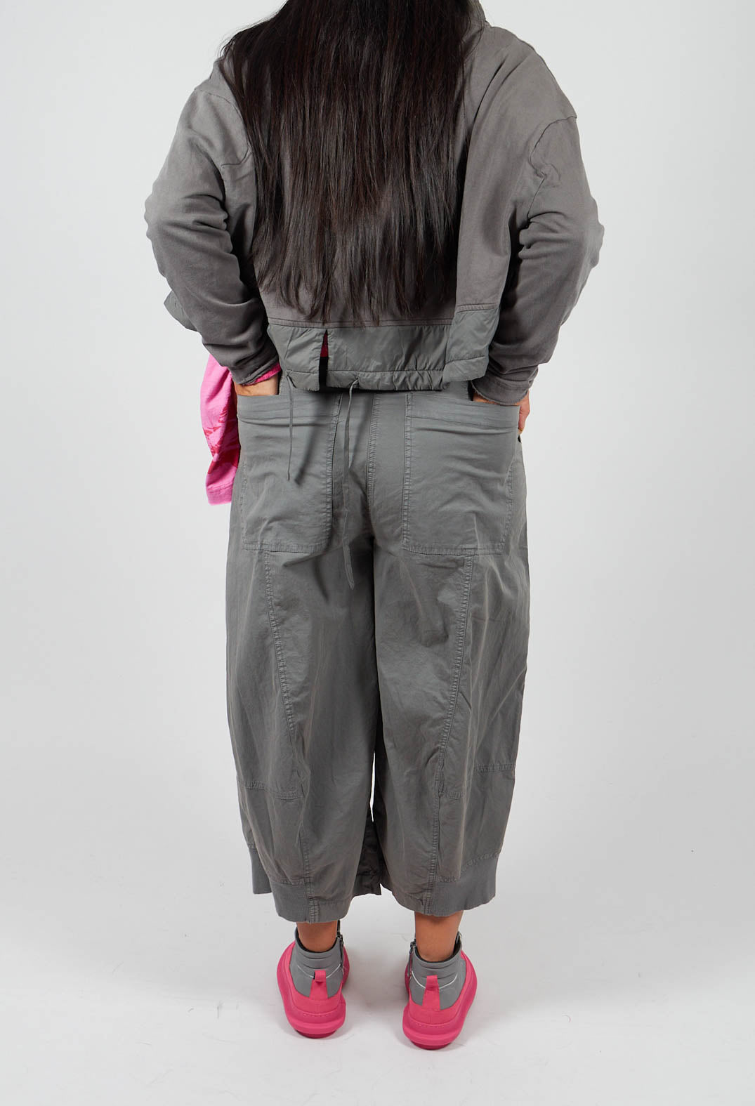 Cropped Balloon Leg Trousers in Dark Grey - 3200105