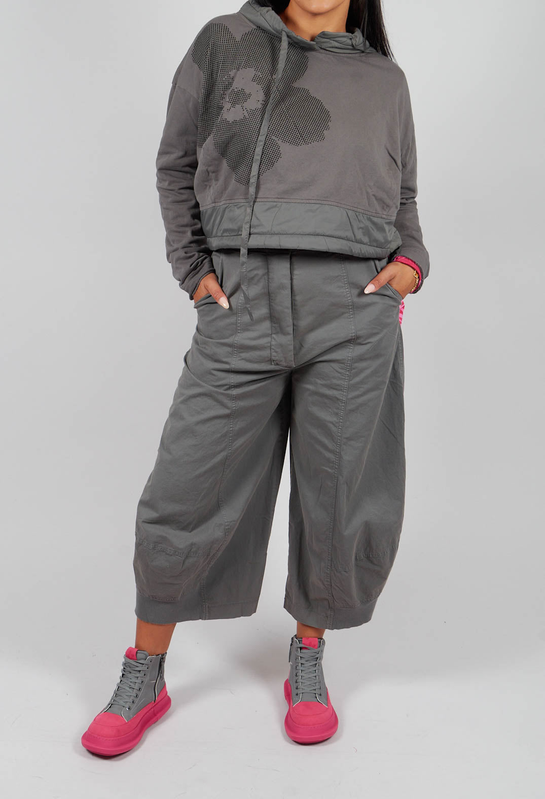 Cropped Balloon Leg Trousers in Dark Grey - 3200105