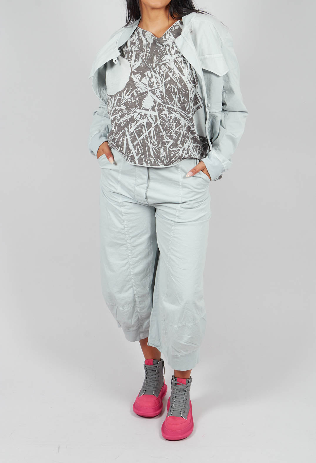 Cropped Balloon Leg Trousers in Light Grey - 3200105