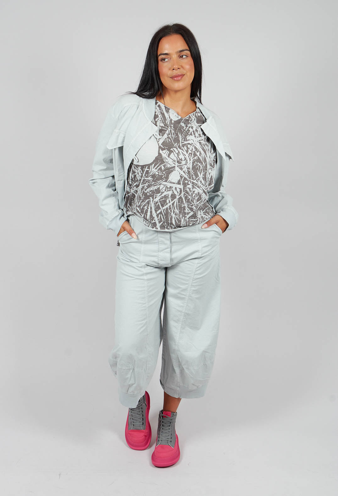 Cropped Balloon Leg Trousers in Light Grey - 3200105