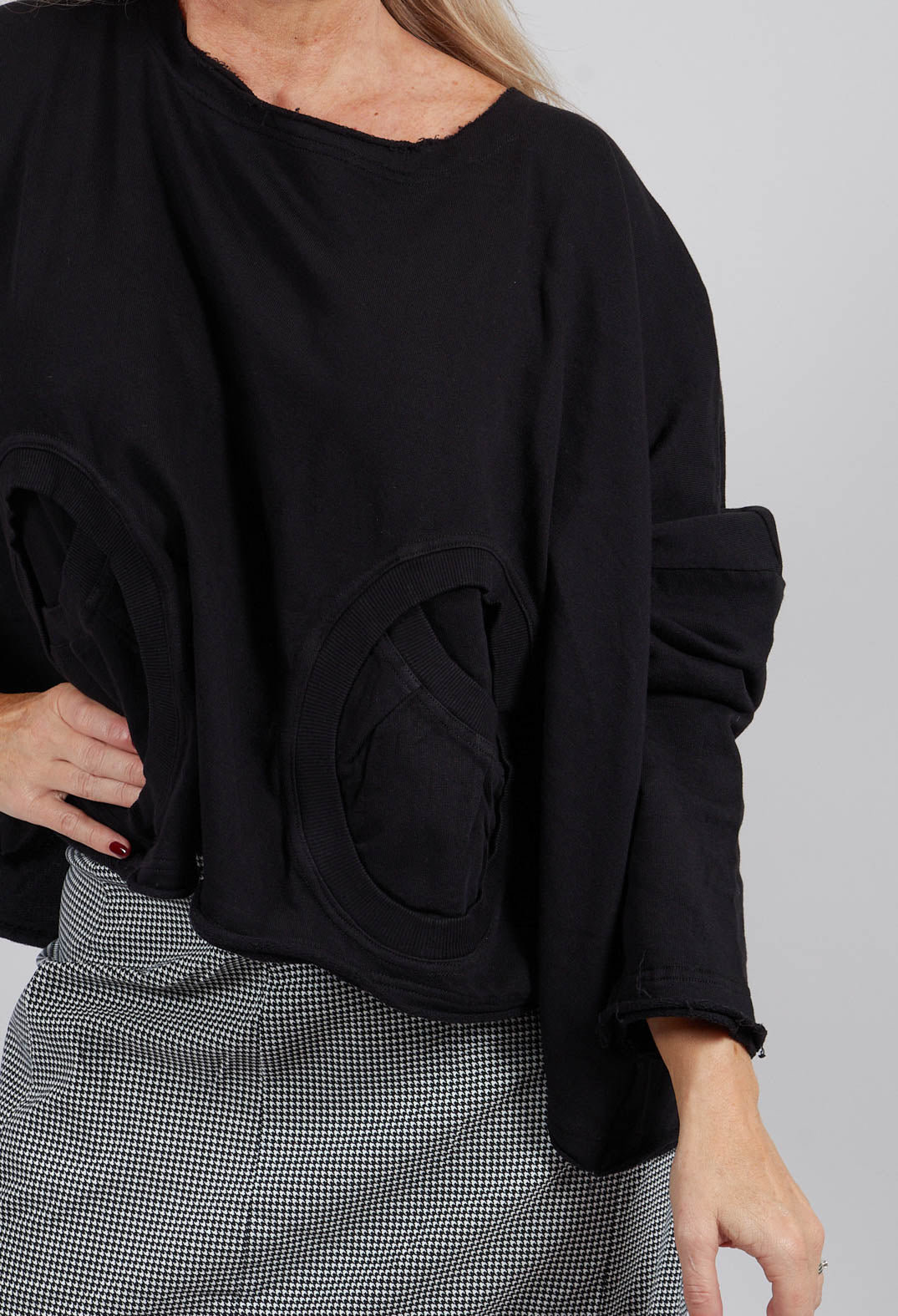 Jersey Top with Circular Pockets in Black - 3250501