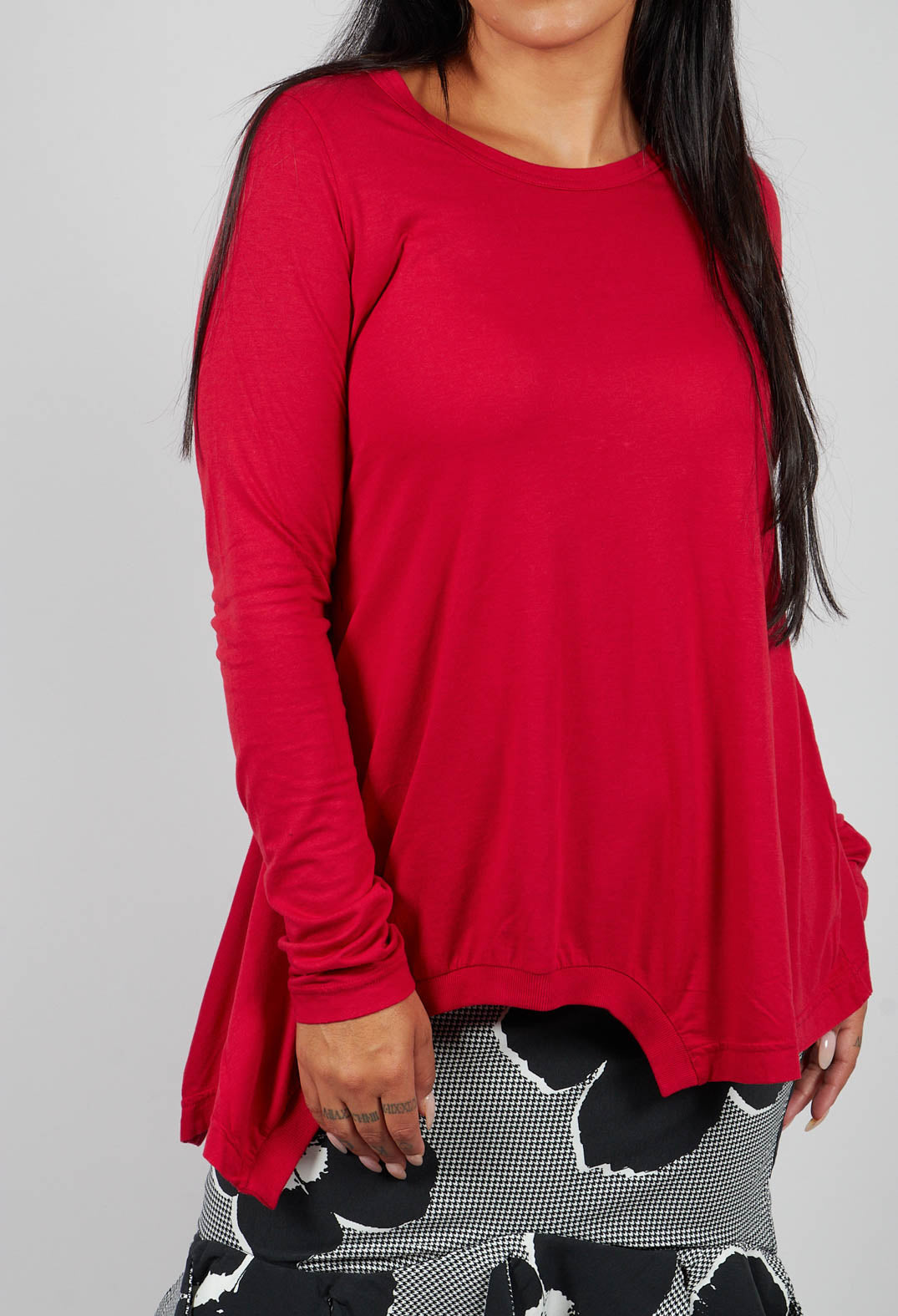 Long Sleeve T-Shirt with Asymmetric Hem in Rose - 3260501