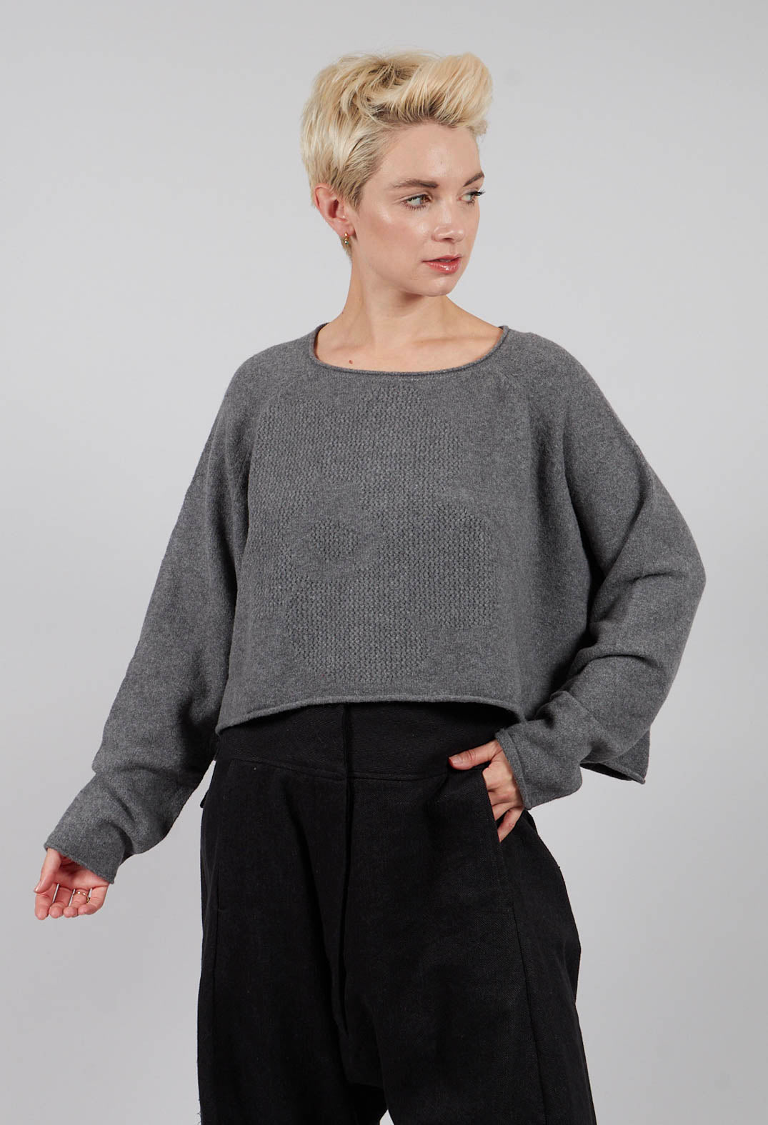 Cropped Pullover with Stitched Motif in Dark Grey - 3270702