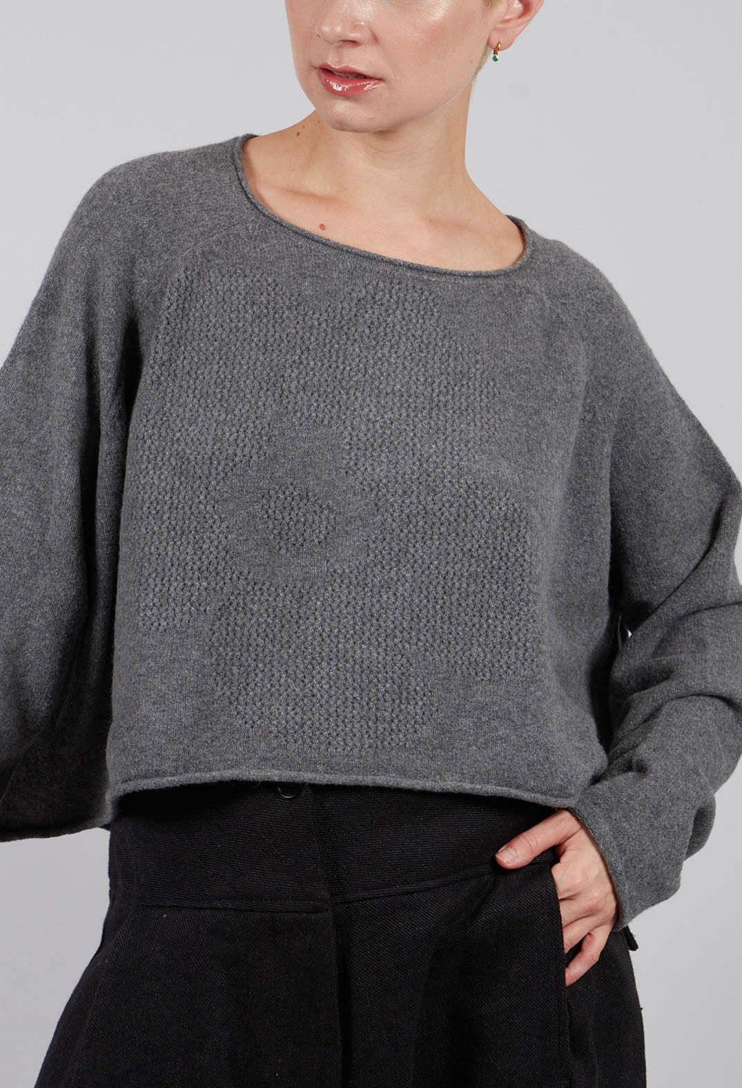 Cropped Pullover with Stitched Motif in Dark Grey - 3270702