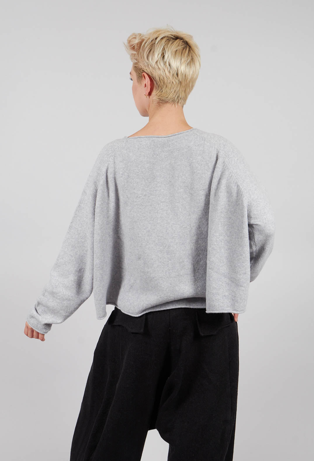 Cropped Pullover with Stitched Motif in Light Grey - 3270702