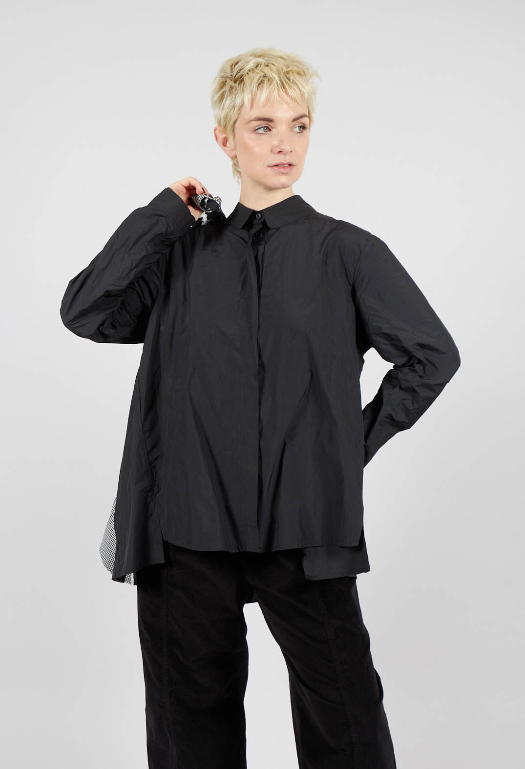 Shirt with Pleated Back in Black - 3300401