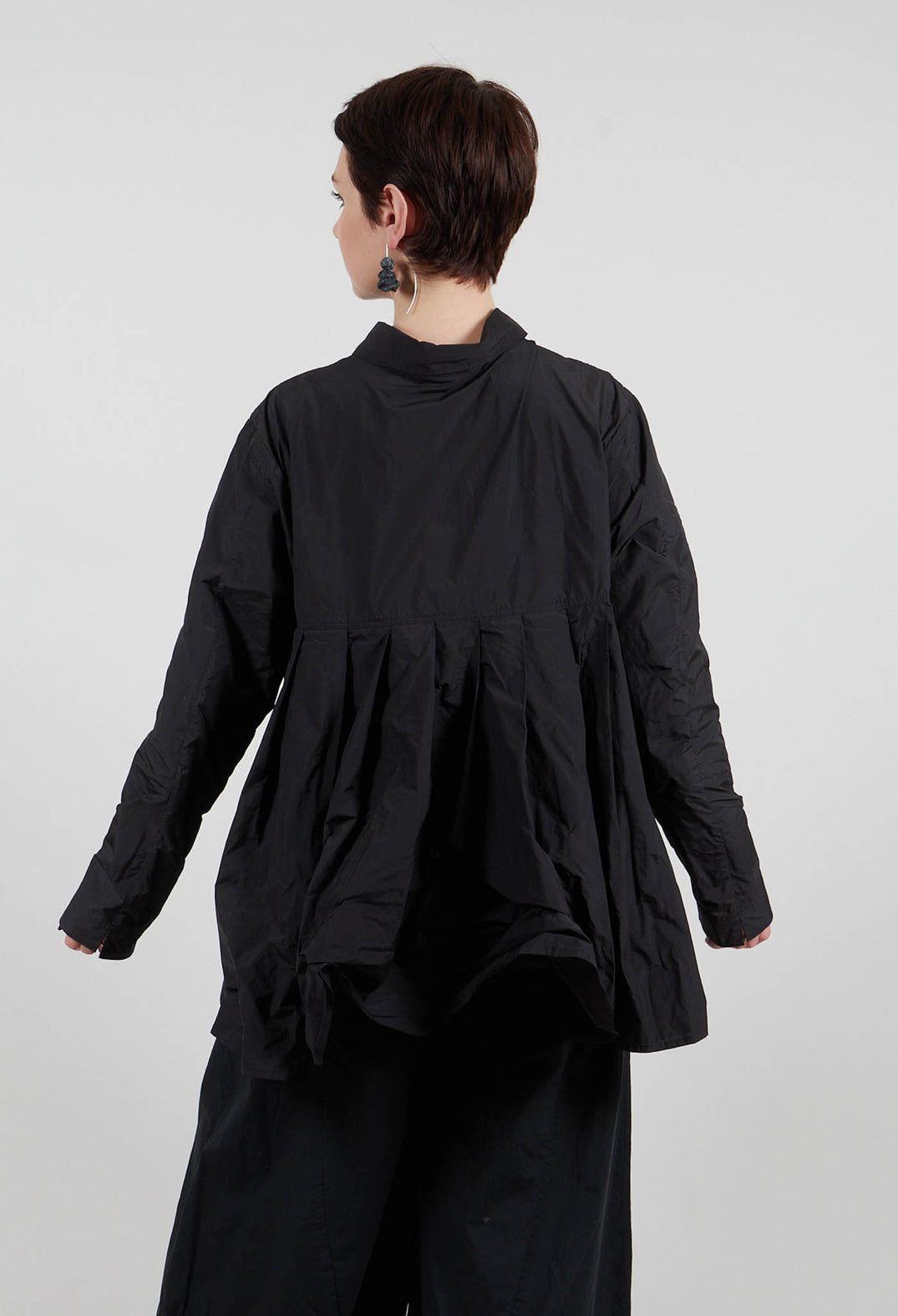 Shirt with Pleated Back in Black - 3300401