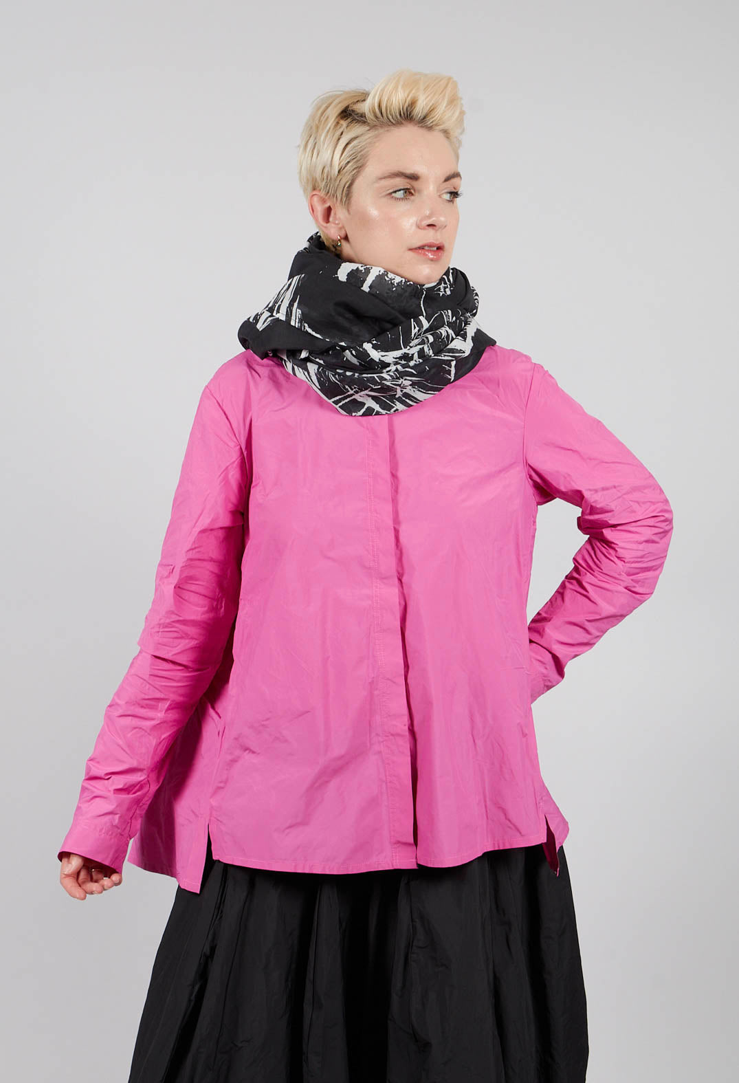 Shirt with Pleated Back in Lily - 3300401