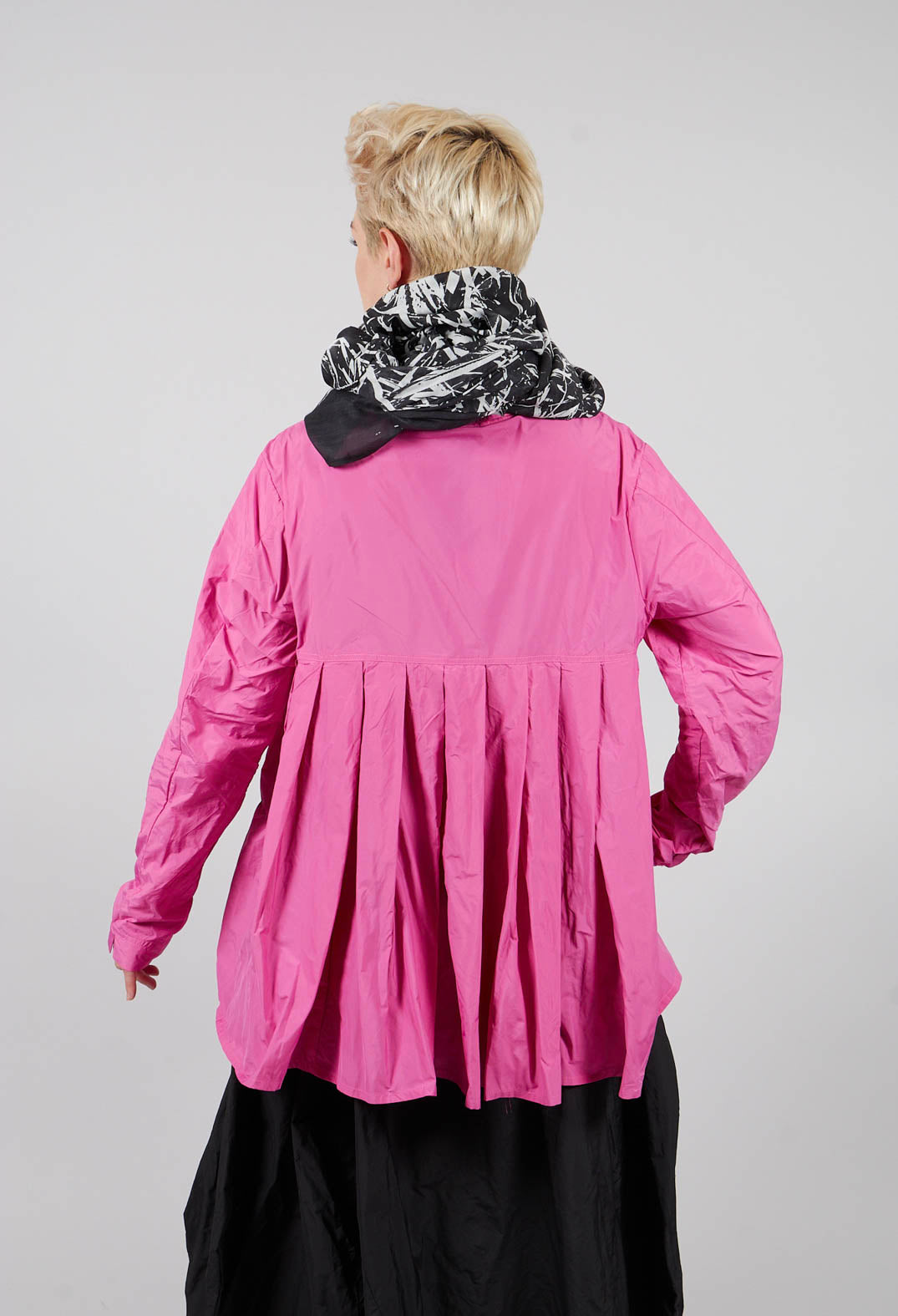 Shirt with Pleated Back in Lily - 3300401