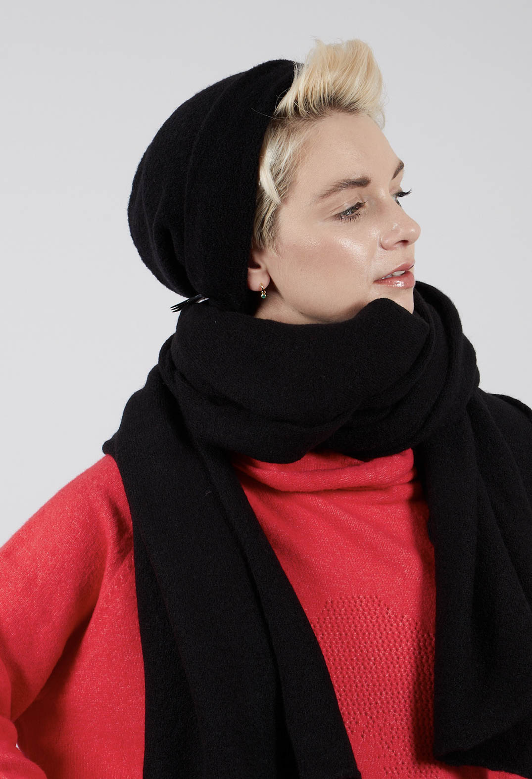 Knitted Beanie Hat in Black - 3314606