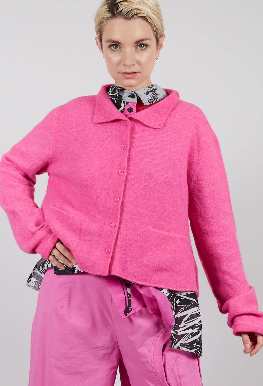 Short Cardigan with Collar in Lily - 3327102