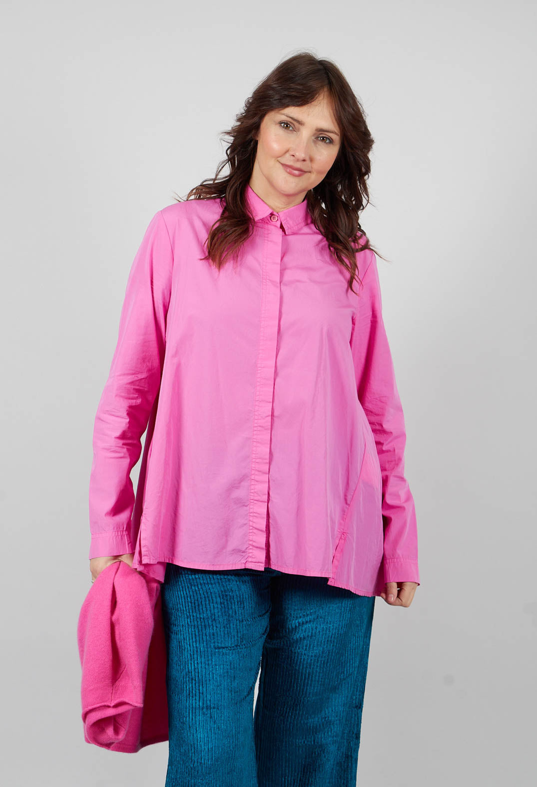 Cotton Shirt with Pleated Back in Lily - 3350403