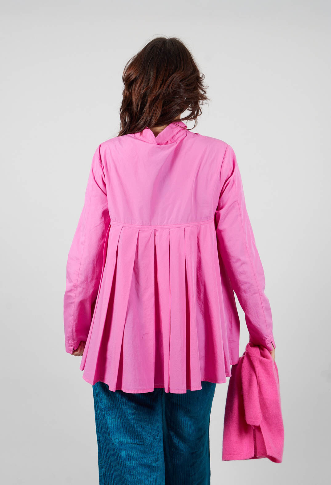 Cotton Shirt with Pleated Back in Lily - 3350403