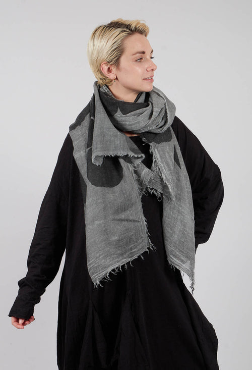 Lightweight Scarf with Raw Edges in Grey Print - 3361406