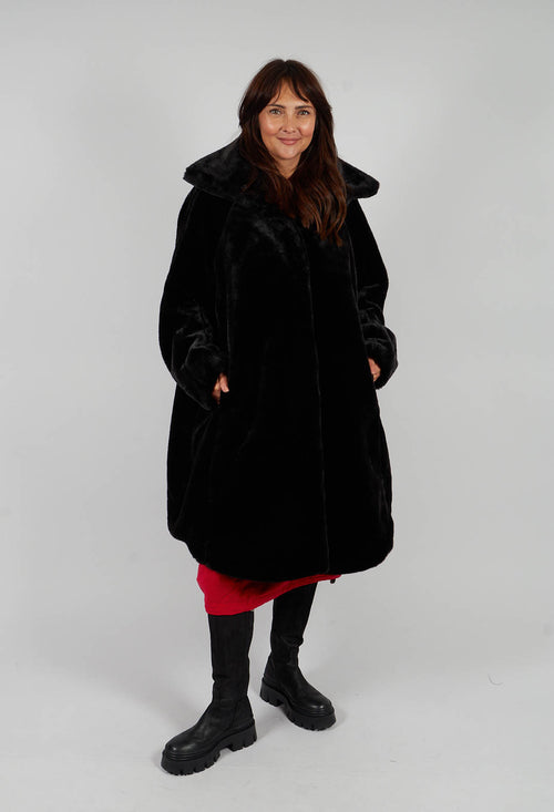 Oversized Faux Fur Coat in Black - 3431202