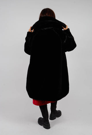 Oversized Faux Fur Coat in Black - 3431202