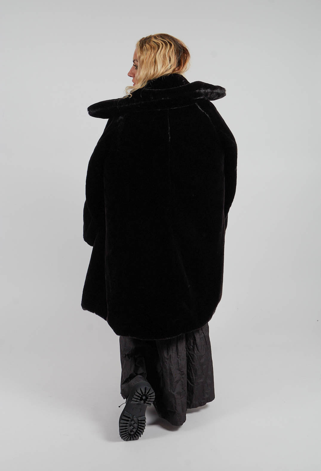 Oversized Faux Fur Coat in Black - 3431202