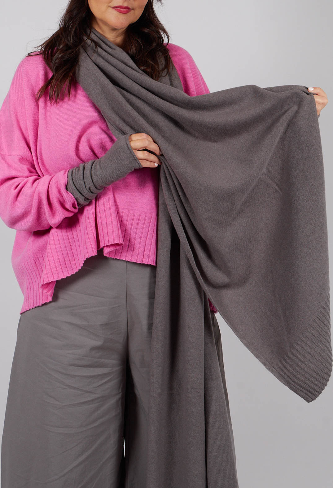 Scarf with Ribbed Detail in Dark Grey - 3457704