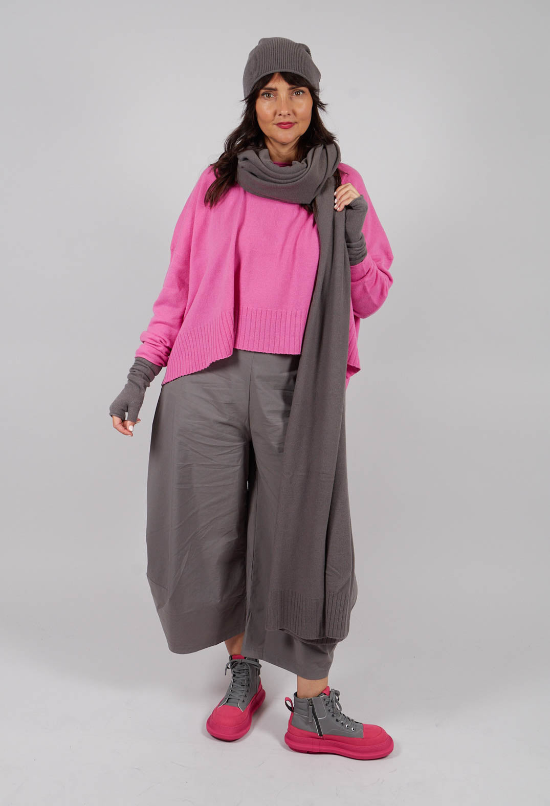 Scarf with Ribbed Detail in Dark Grey - 3457704