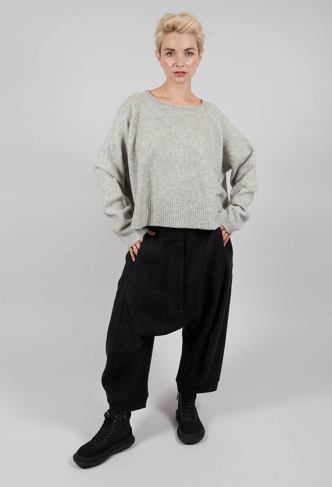 Relaxed Knitted Jumper in Light Grey - 3480702