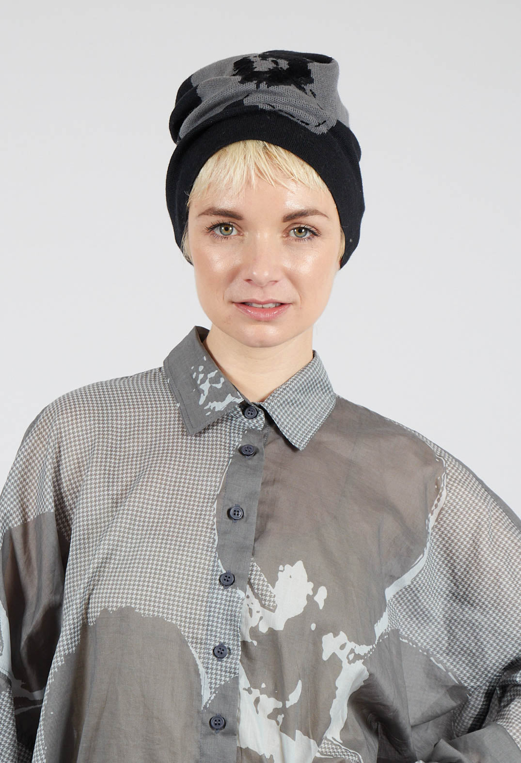 Slouch Fit Beanie Hat in Black Jacquard - 3594605