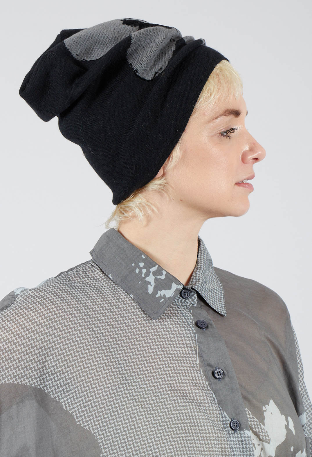 Slouch Fit Beanie Hat in Black Jacquard - 3594605