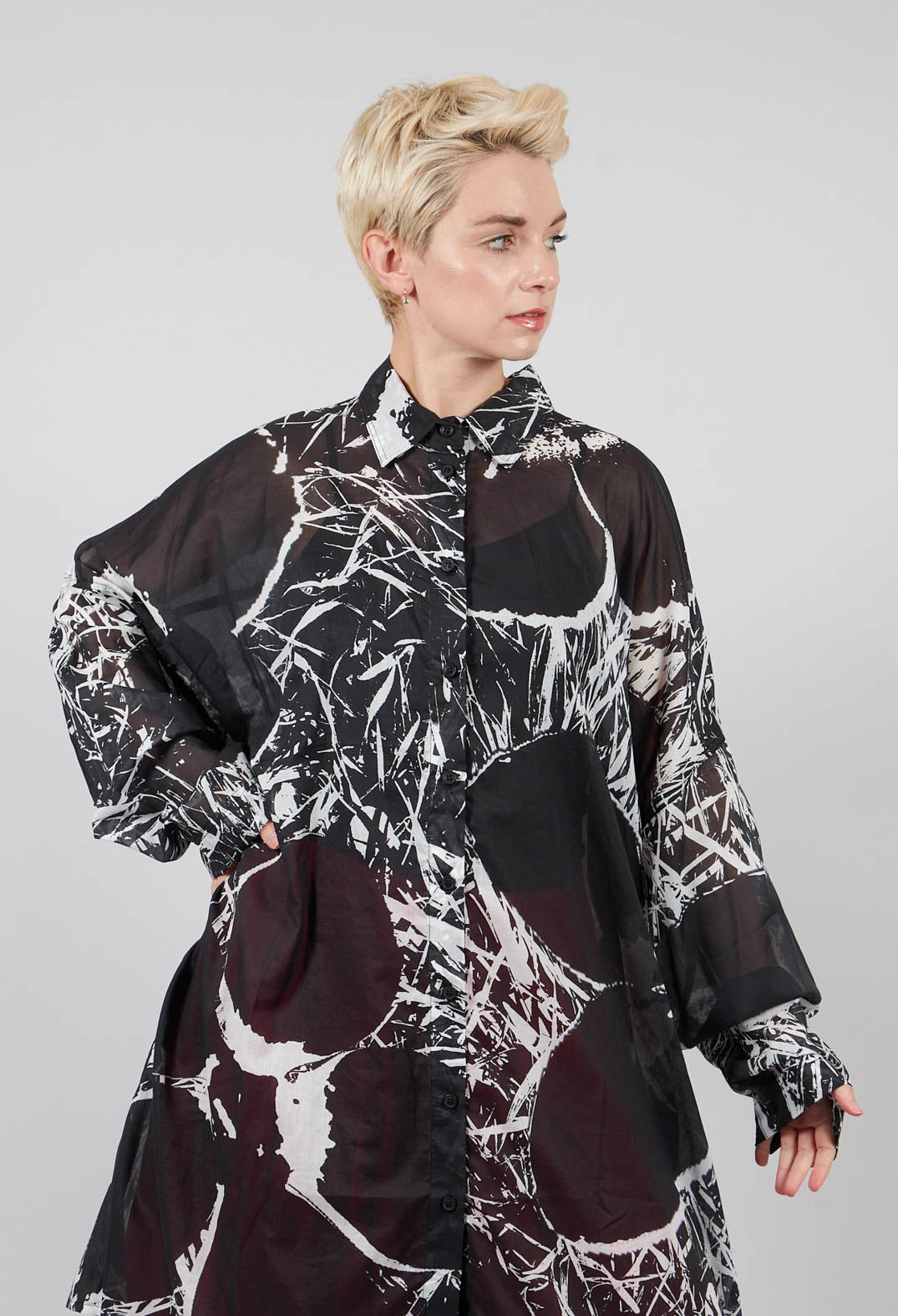 Relaxed Cotton Shirt Dress in Black Off White Print - 3600902