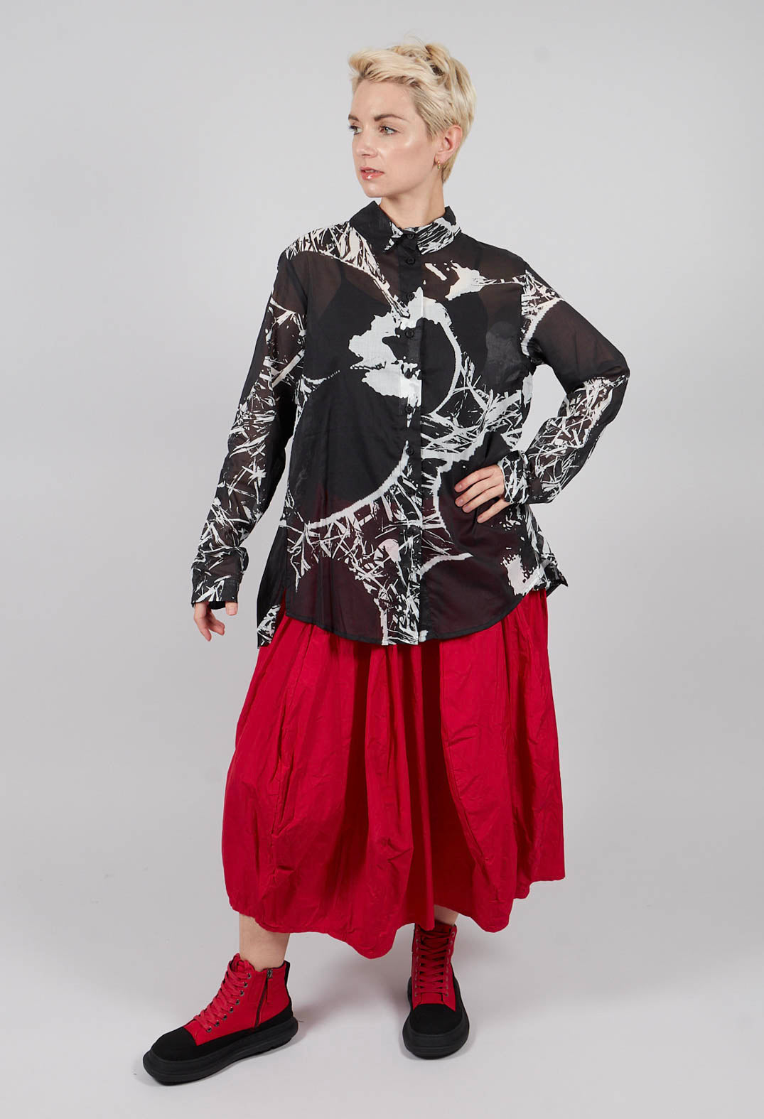Pleated Back Cotton Shirt in Black Off White Print - 3600404