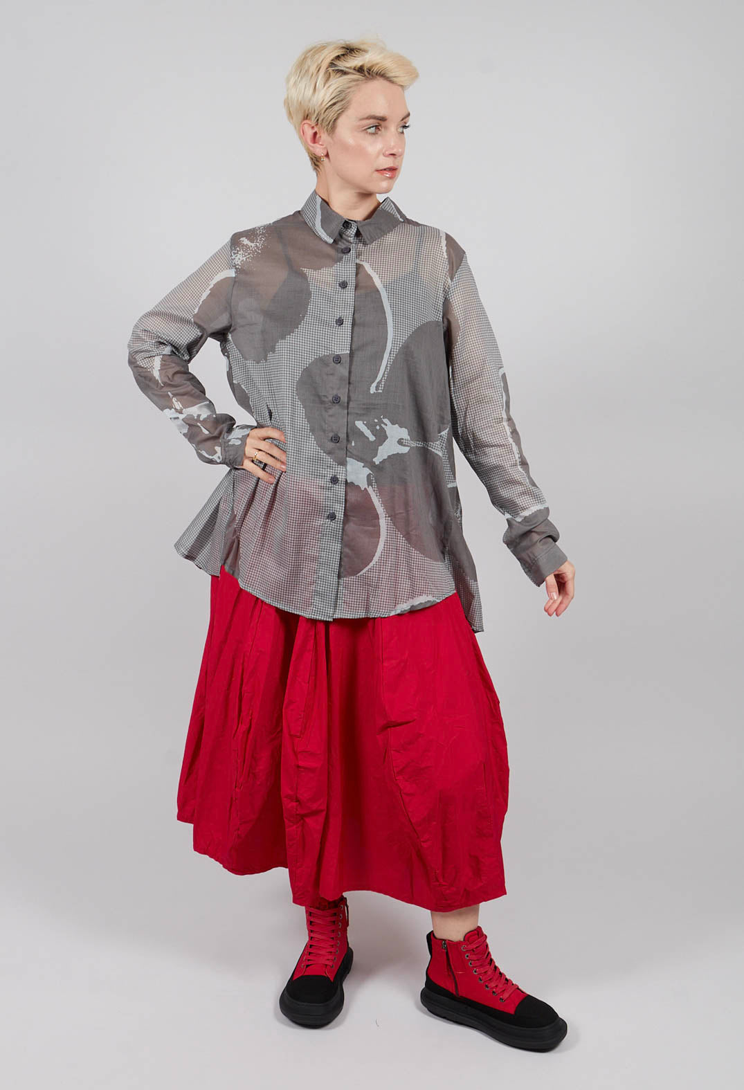 Pleated Back Cotton Shirt in Dark Grey Print - 3600404