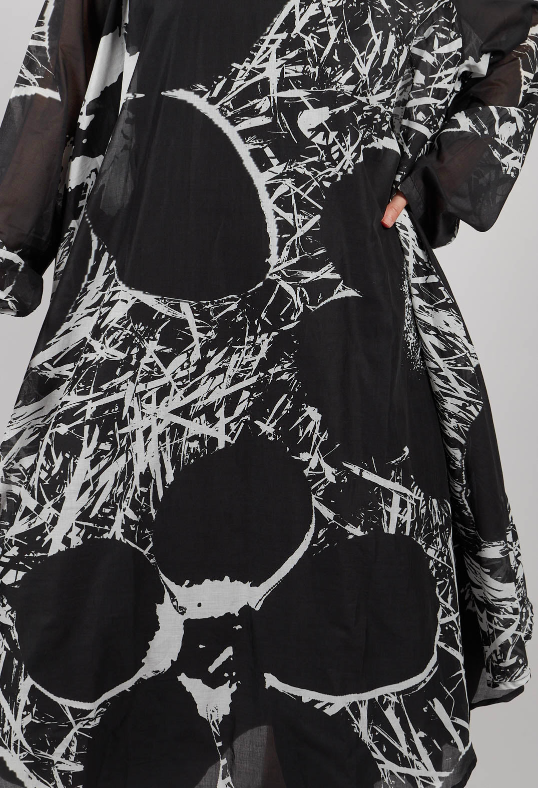 Oversized Cotton Dress in Black Off White Print - 3600905