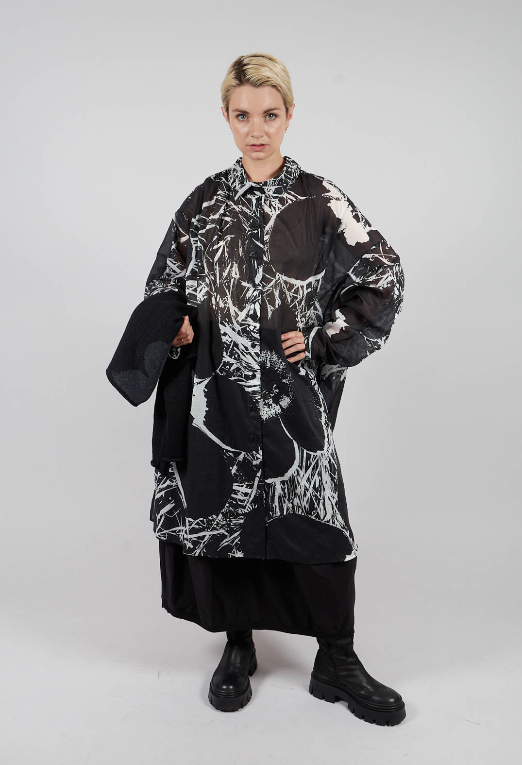 Oversized Shirt Dress in Black Off White Print - 3600907