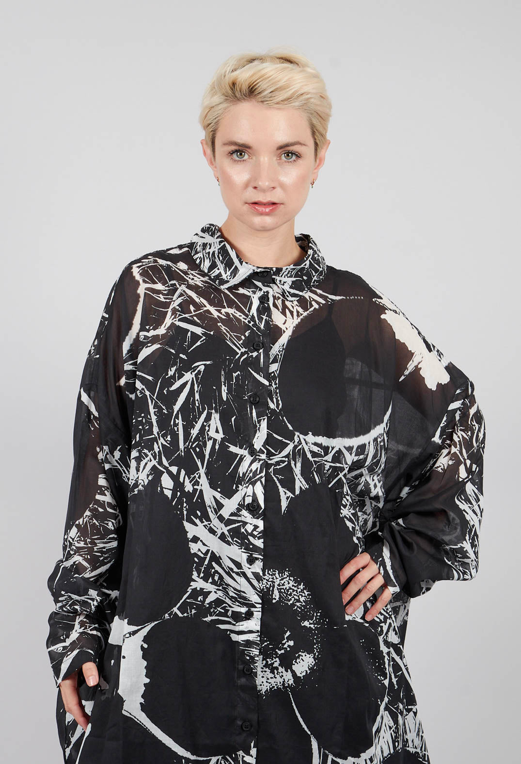 Oversized Shirt Dress in Black Off White Print - 3600907