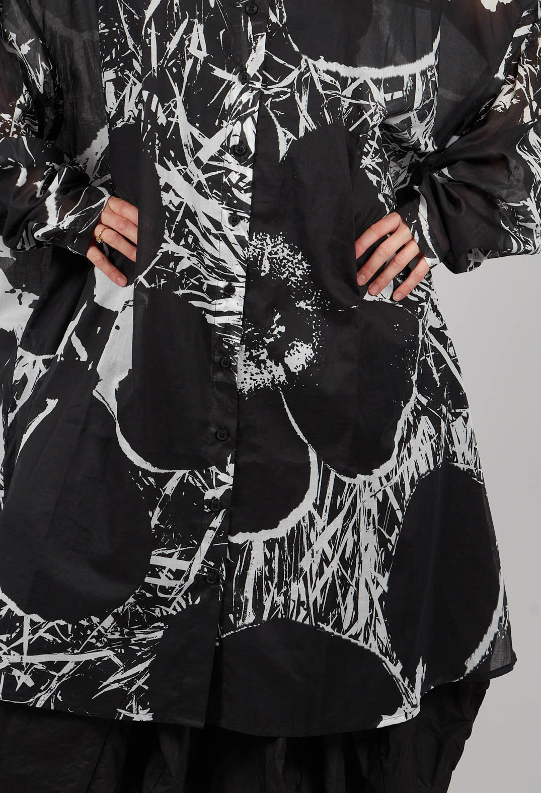 Oversized Shirt Dress in Black Off White Print - 3600907