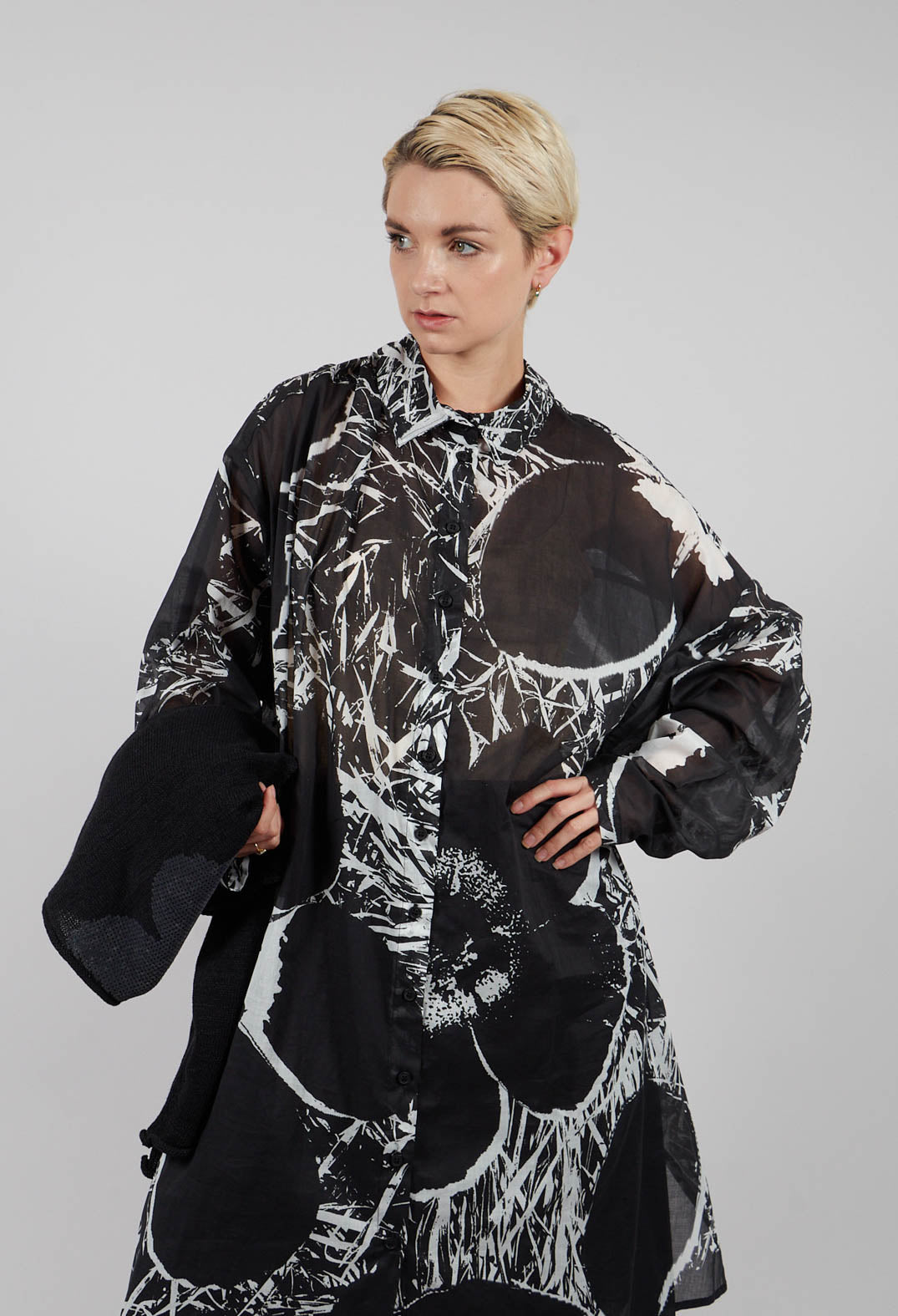 Oversized Shirt Dress in Black Off White Print - 3600907
