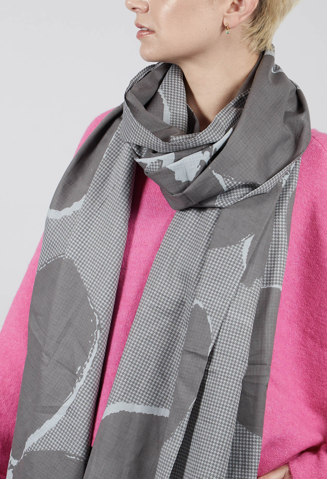 Oversized Lightweight Scarf in Dark Grey Print - 3601408