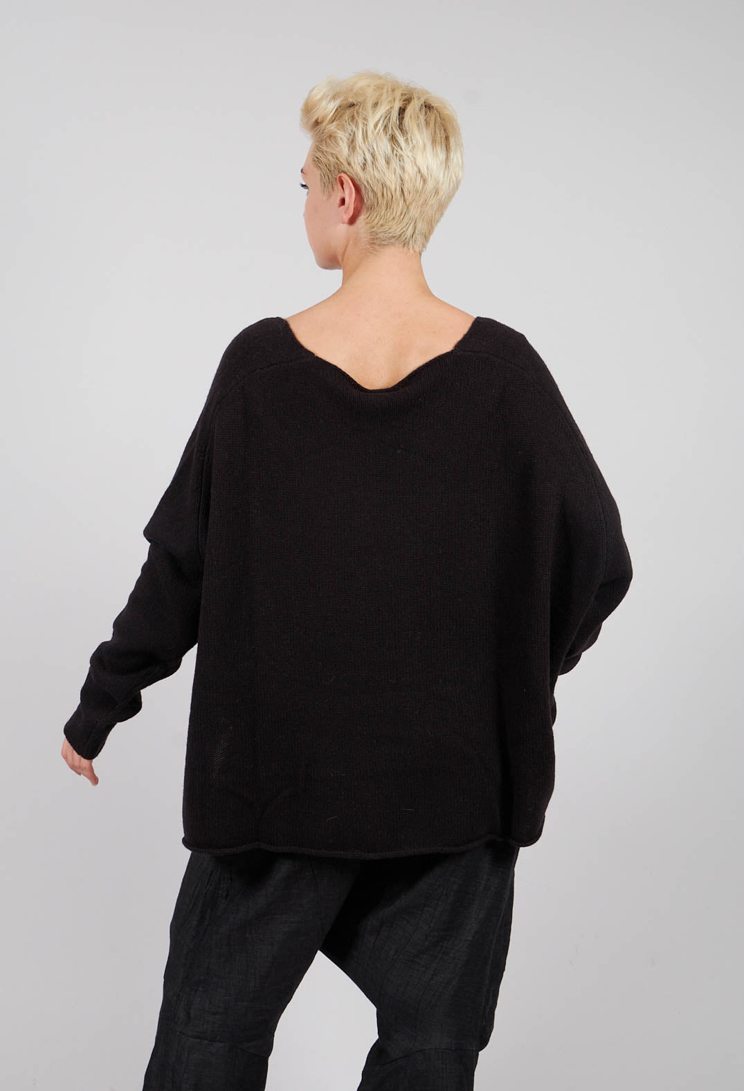 Short Fit Jumper in Black - 3620701