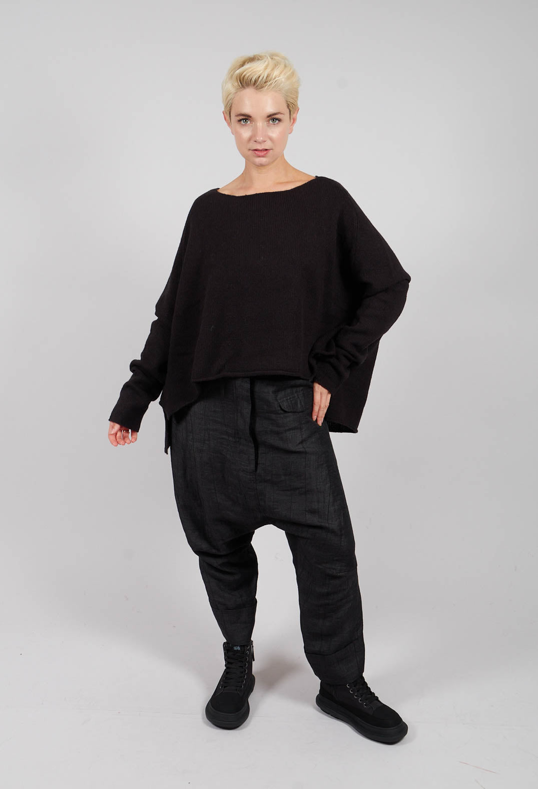 Short Fit Jumper in Black - 3620701