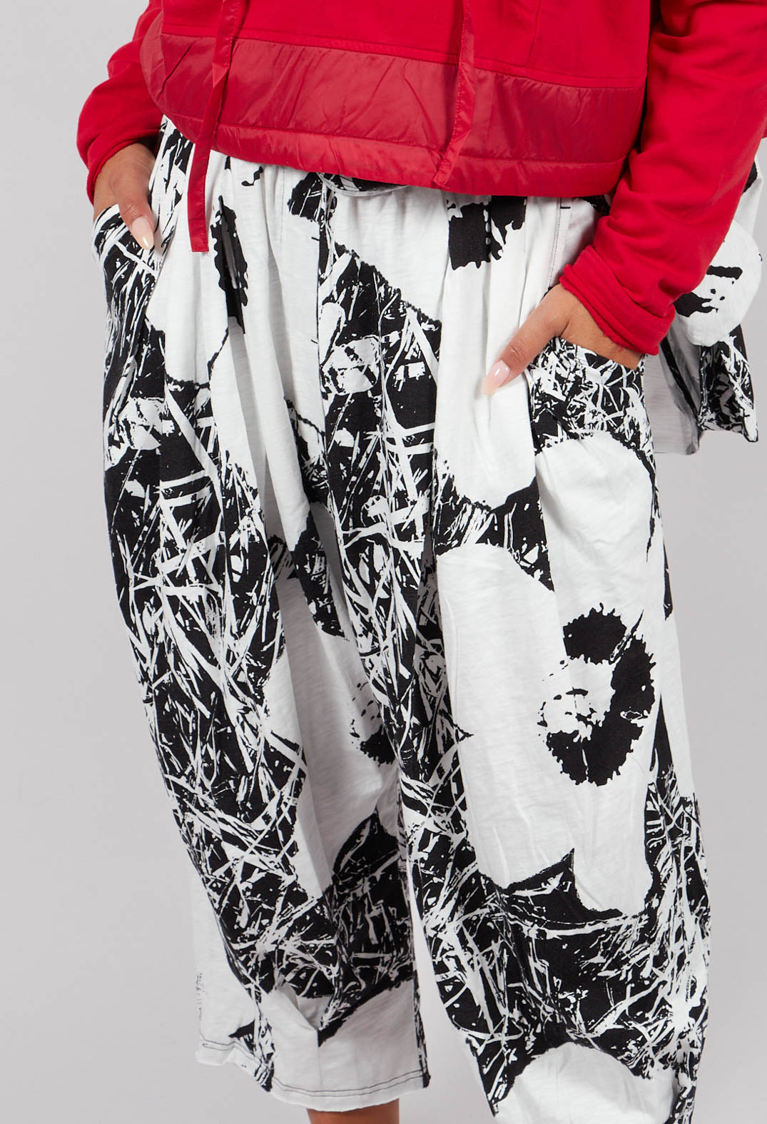 Jersey Balloon Trousers in Black Off White Print - 3640108