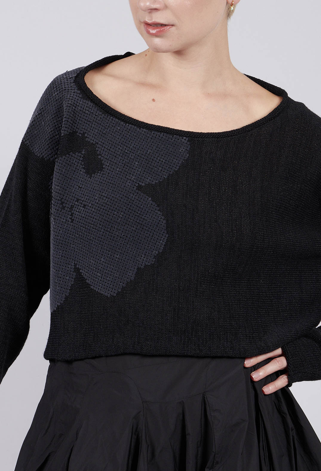 Cropped Jumper in Black with Greyflock - 3720705