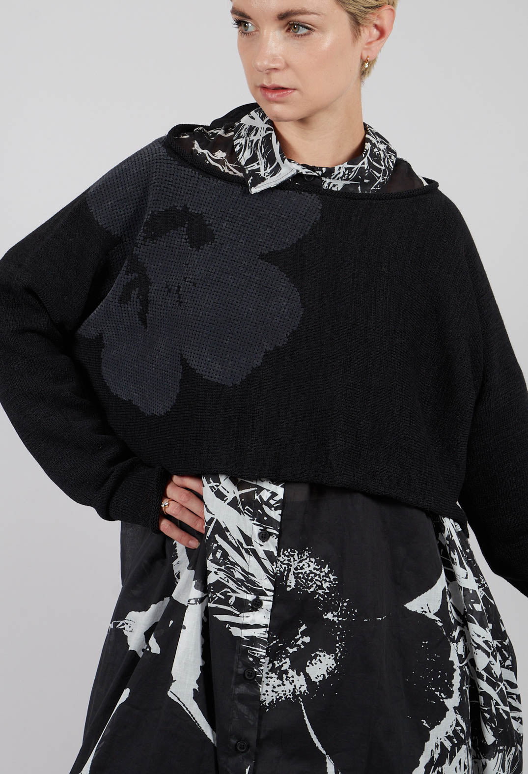 Cropped Jumper in Black with Greyflock - 3720705