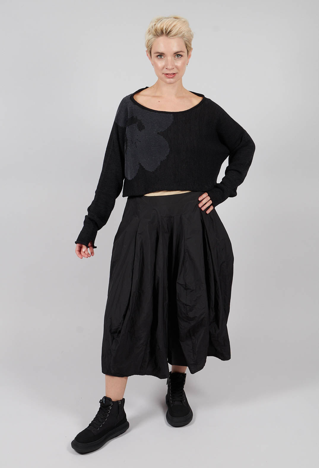 Cropped Jumper in Black with Greyflock - 3720705