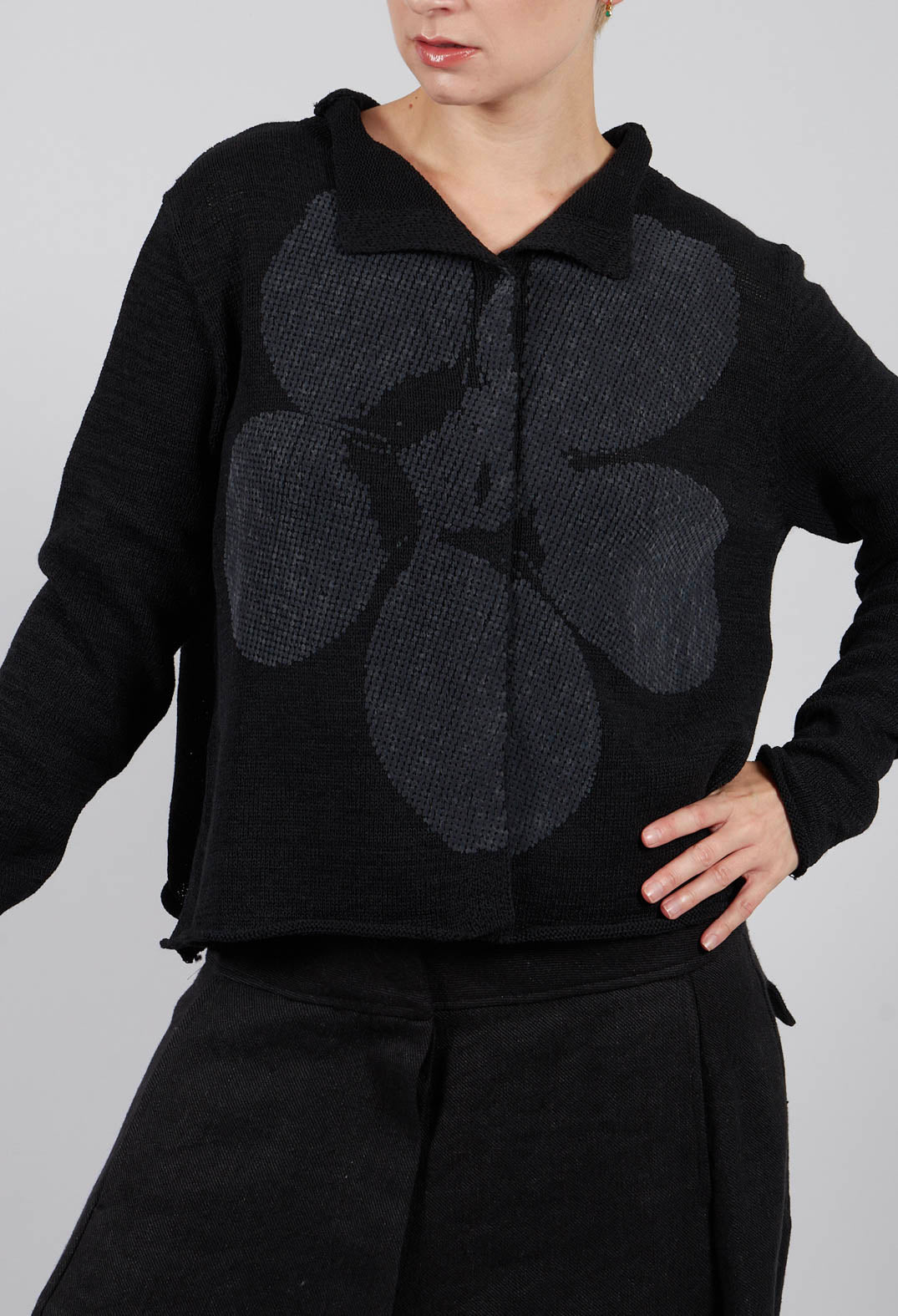 Short Motif Cardigan in Black with Greyflock - 3727106
