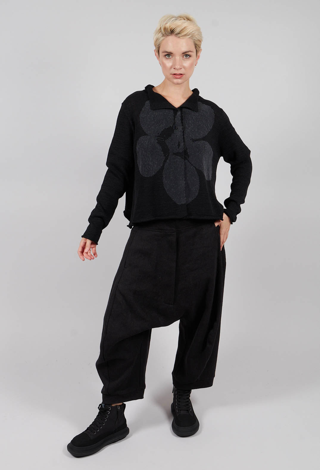 Short Motif Cardigan in Black with Greyflock - 3727106