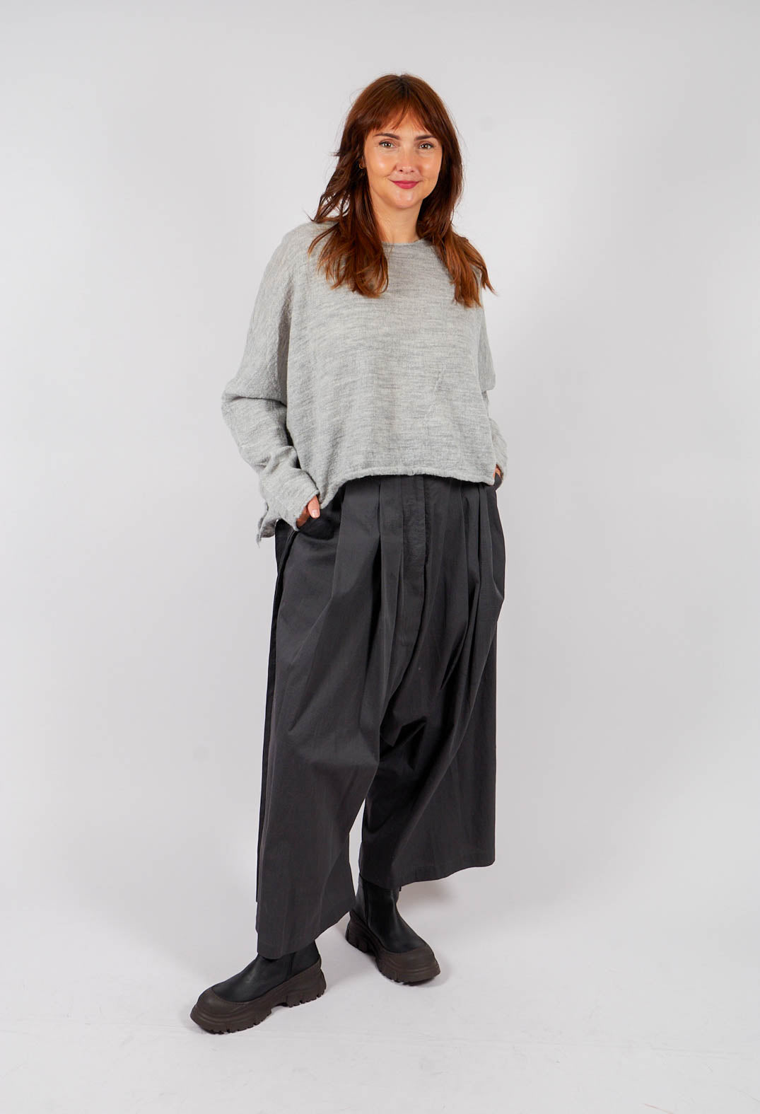 Oversized Cropped Jumper in Light Grey - 3890718