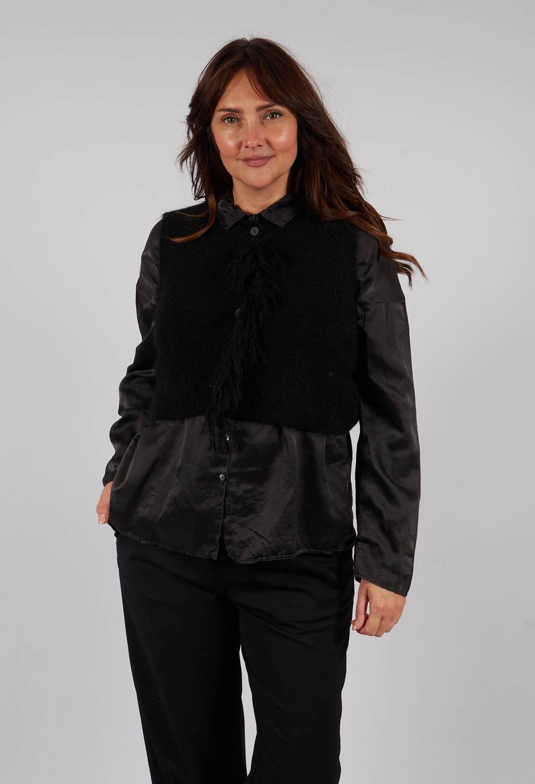Cropped Sleeveless Cardigan in Black