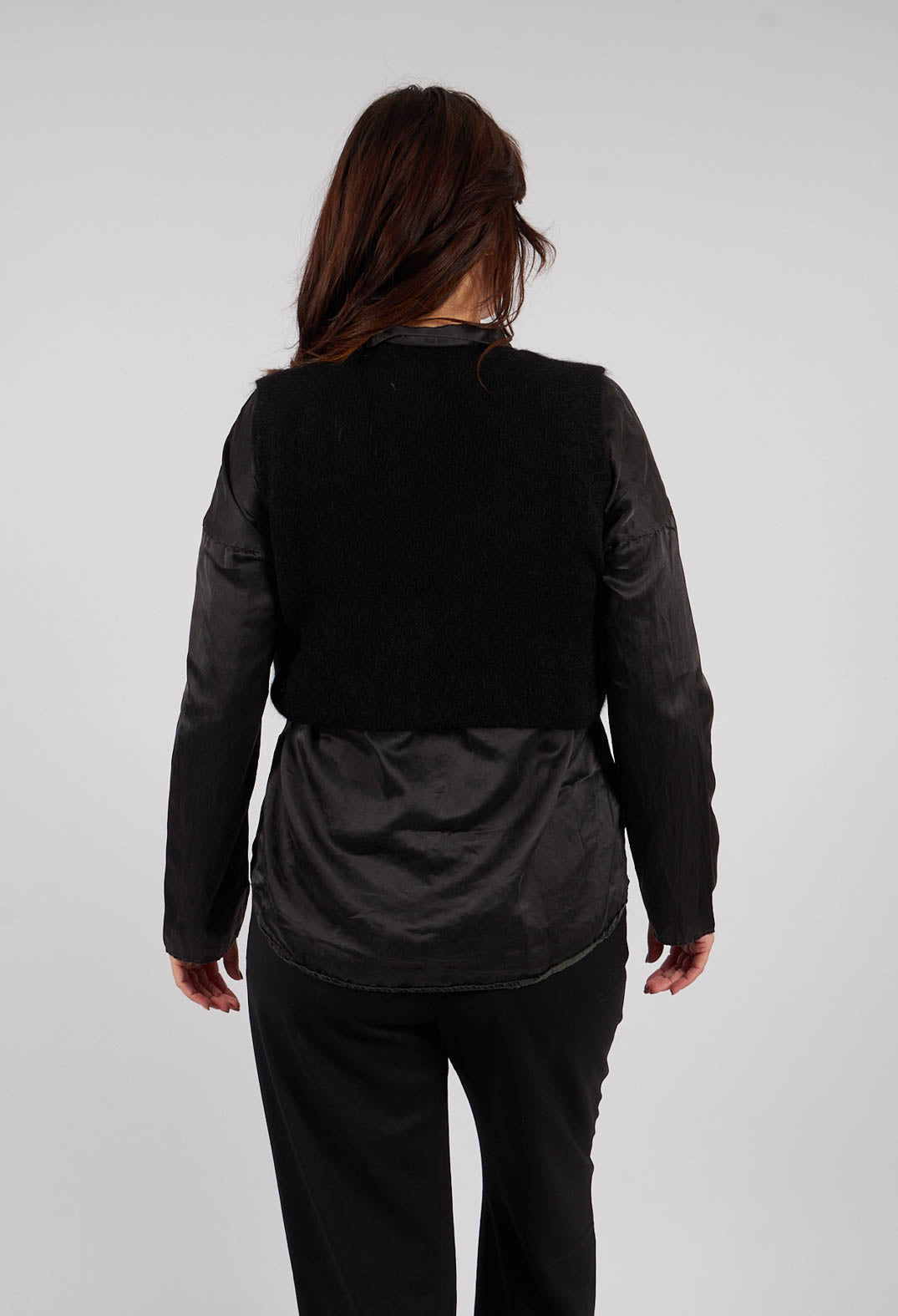 Cropped Sleeveless Cardigan in Black