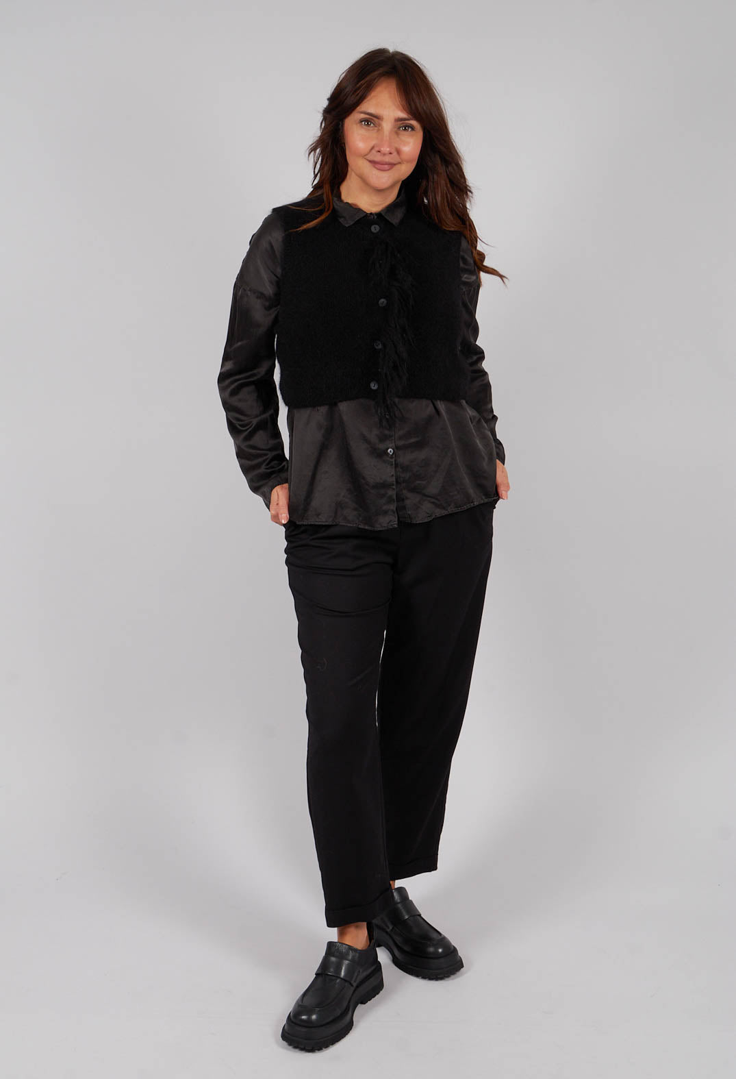 Cropped Sleeveless Cardigan in Black